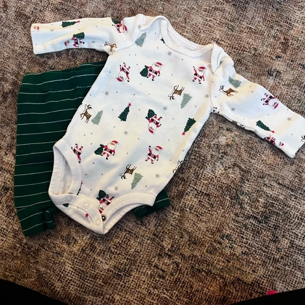 4/$20 Adorable Carter’s Simple Joy Santa Outfit 0-3 Months